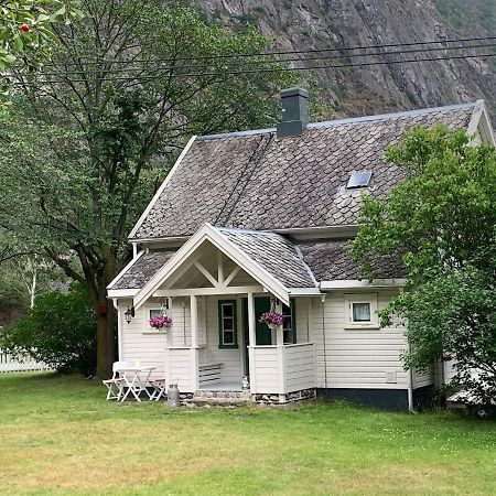 Aobrio Holidayhouse, Authentic Norwegian Farmhouse Close To Flam Lærdalsøyri Extérieur photo