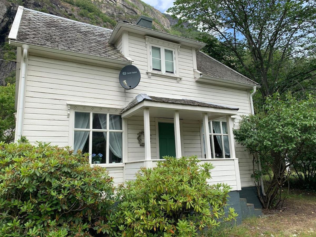 Aobrio Holidayhouse, Authentic Norwegian Farmhouse Close To Flam Lærdalsøyri Extérieur photo