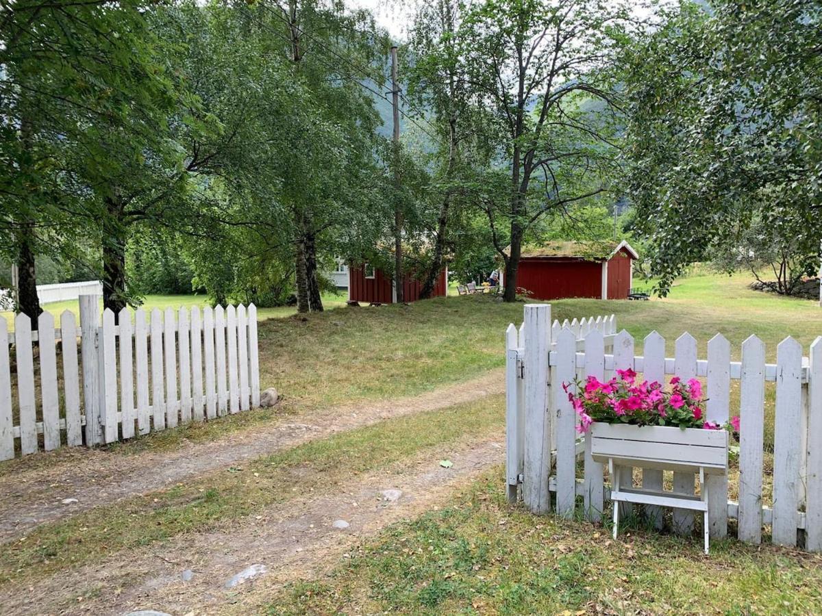 Aobrio Holidayhouse, Authentic Norwegian Farmhouse Close To Flam Lærdalsøyri Extérieur photo