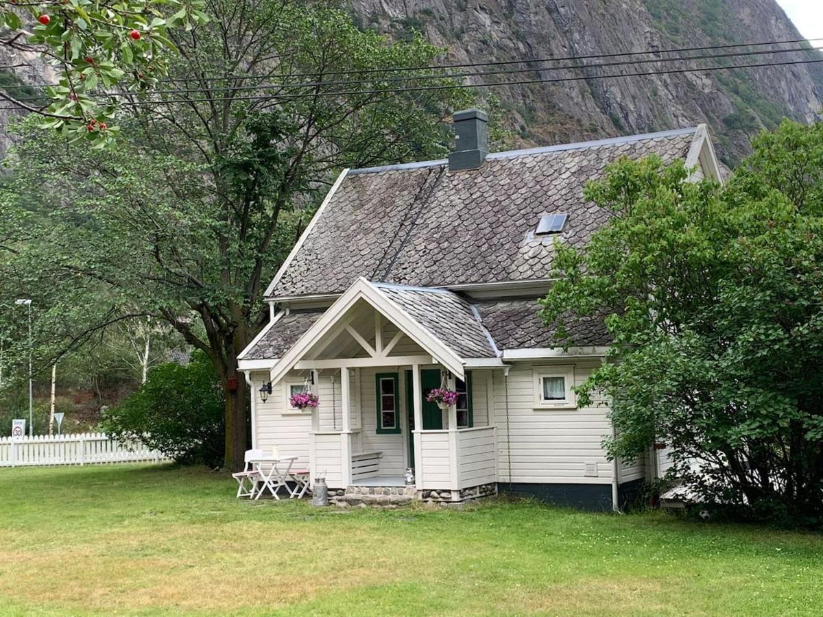 Aobrio Holidayhouse, Authentic Norwegian Farmhouse Close To Flam Lærdalsøyri Extérieur photo