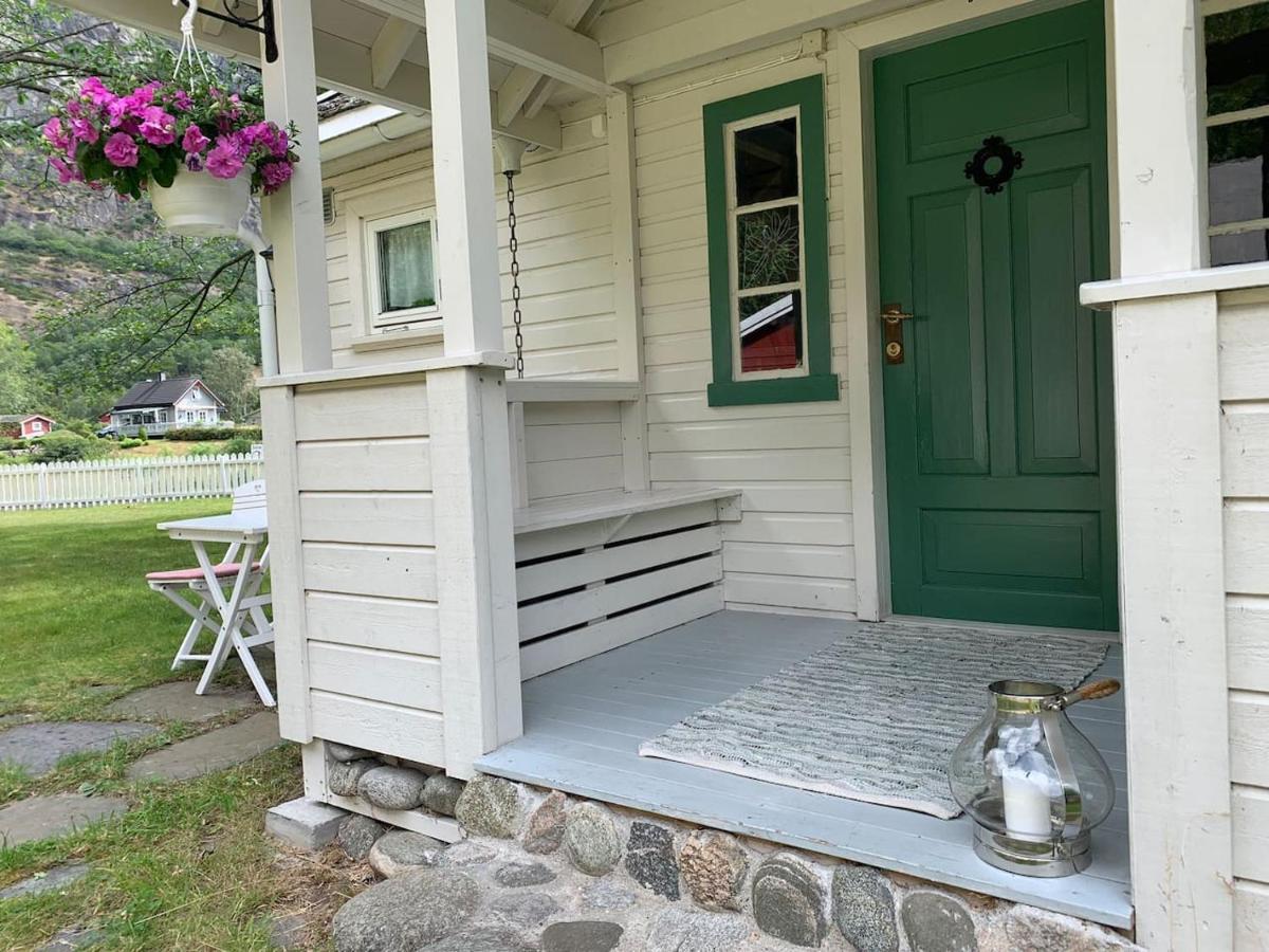 Aobrio Holidayhouse, Authentic Norwegian Farmhouse Close To Flam Lærdalsøyri Extérieur photo
